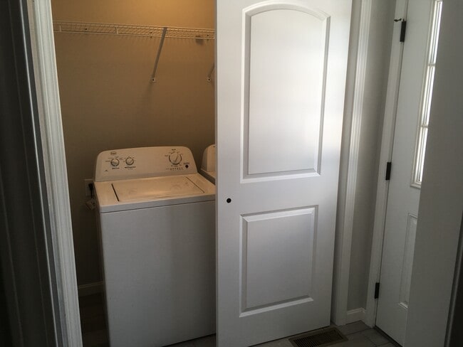 Building Photo - 3 Amos Dr