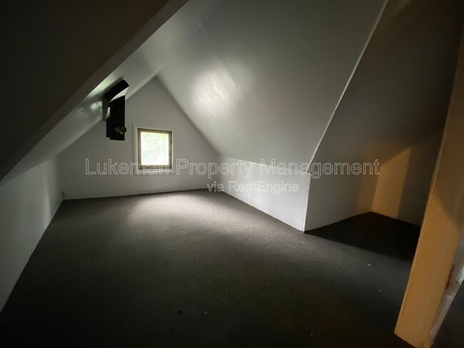 Building Photo - 1020 W Kalamazoo Ave