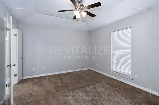 Building Photo - Alluring 3 Bed 2 Bath Home by Medal of Honor Park!