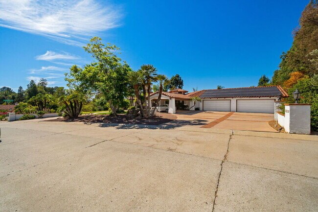 Building Photo - 18714 Bernardo Trails Dr