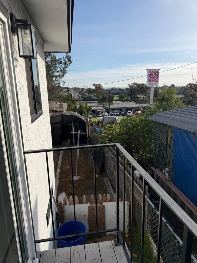 Building Photo - 2122 E 11th St