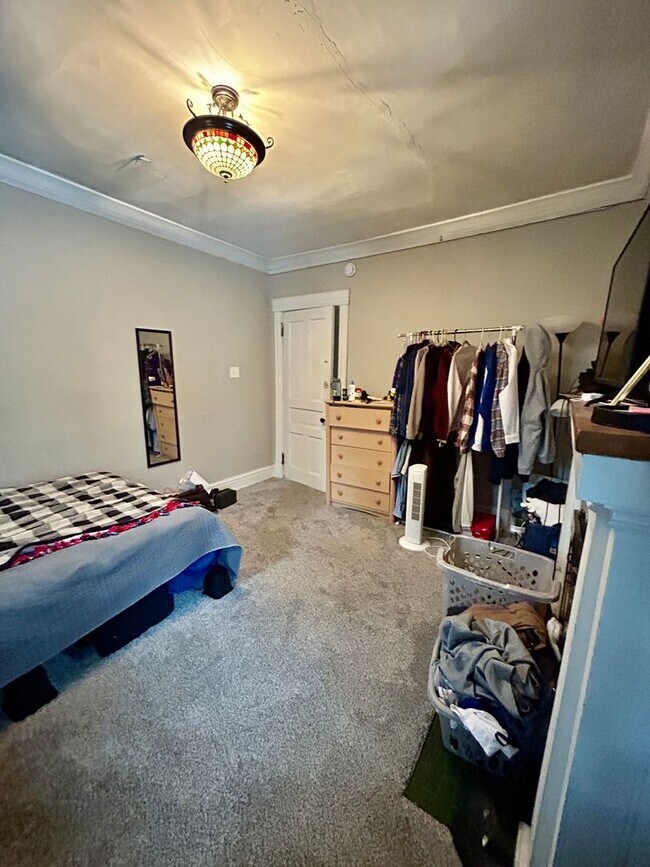 Building Photo - 2115 E 1st St