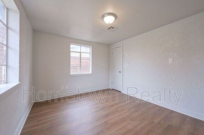 Building Photo - 3932 SE 22nd St