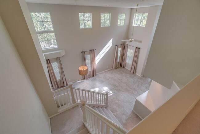 Building Photo - 147 Shelter Rock Ct