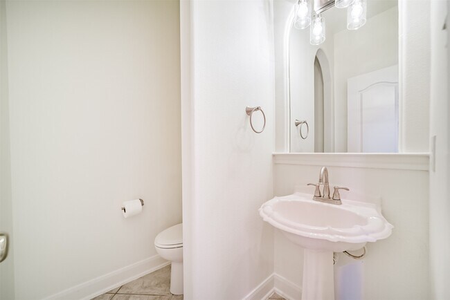 Building Photo - 14015 Falcon Heights Dr
