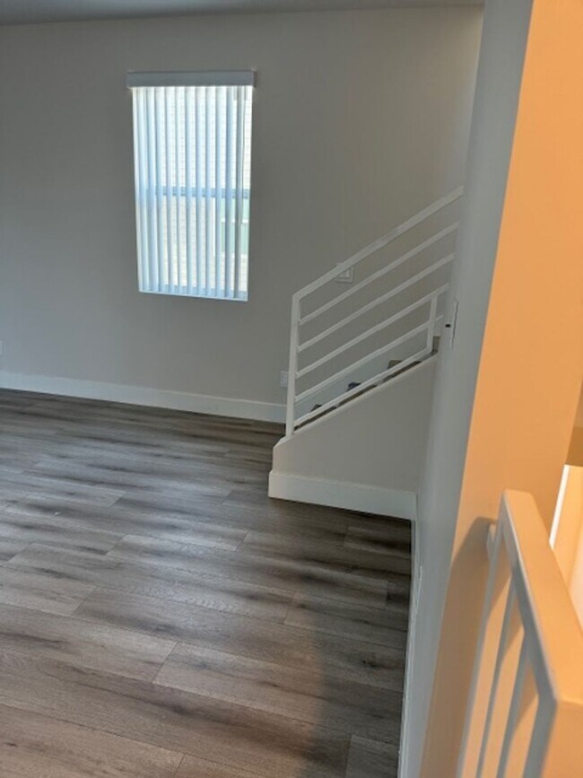 Building Photo - 3190 Carlin Ave