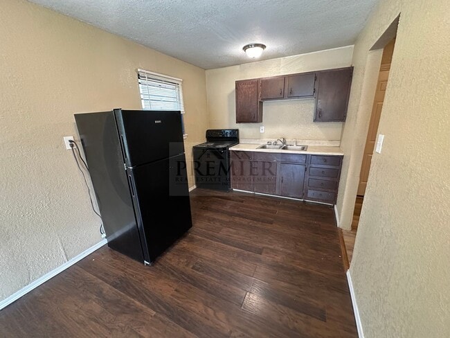 Building Photo - 4818 Woodend Ave