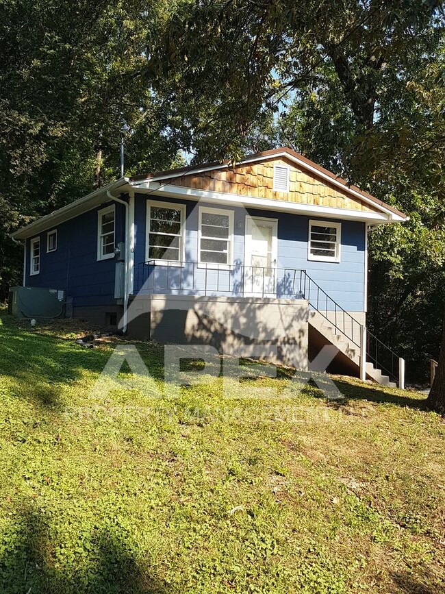 Building Photo - 3 Bd 1- Ba Single Family Home off Western ...