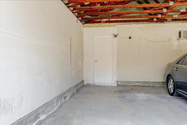Building Photo - 2390 Corson St