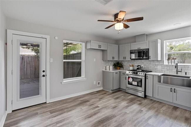 Building Photo - 4640 Orange Cir S