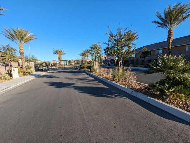 Building Photo - 1310 Ossa St