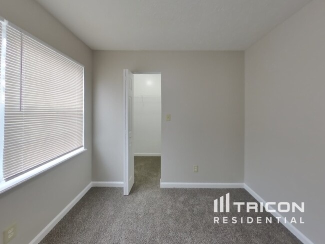 Building Photo - 5317 Mesa Verde Dr