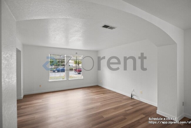 Building Photo - 2215 Jenni Ln