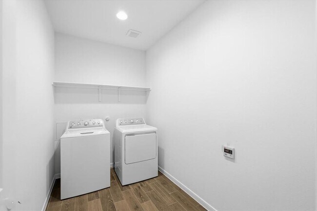 Building Photo - 6407 Principale Dr
