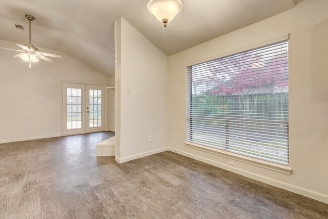 Building Photo - Charming 2 Bedroom Home in La Porte, TX