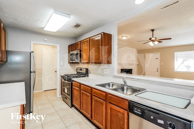 Building Photo - 2606 Olster Dr