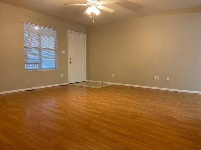 Building Photo - Apartment in Branson East, Kirbyville