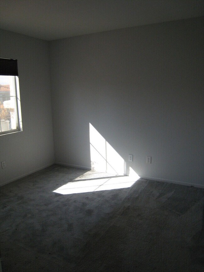 Building Photo - 3 Bedroom, 2.5 Bath Home in Sunset Glen (Mira Mesa)