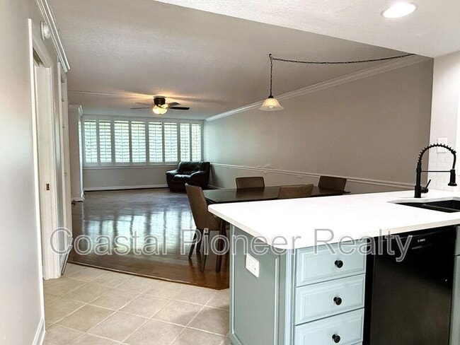 Building Photo - 2614 Cove Cay Dr