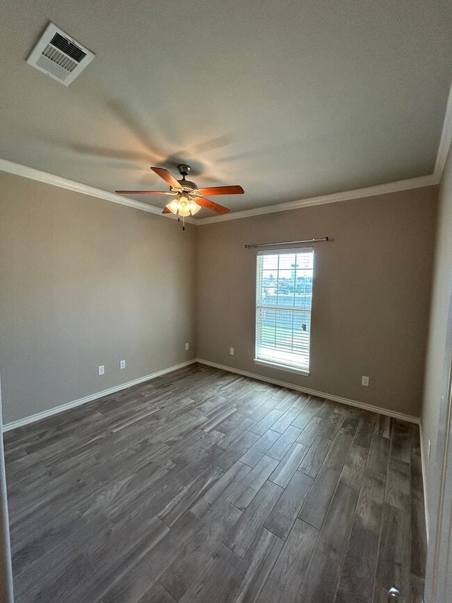 Building Photo - 3 bed/3 bath in South College Station Avai...