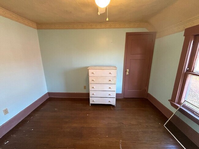 Building Photo - 2 Bed- 1 Bath Single Family Home in Elyria