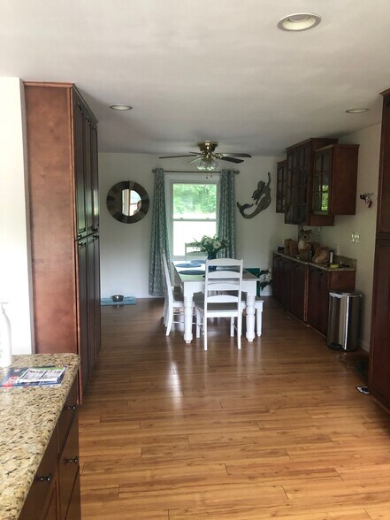 dining room - 13101 Harbor Ln