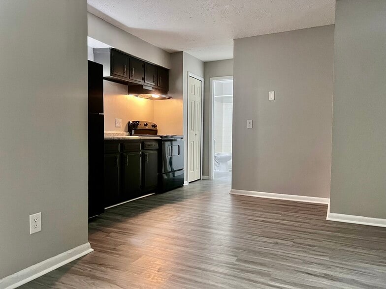 Building Photo - Legends Pointe