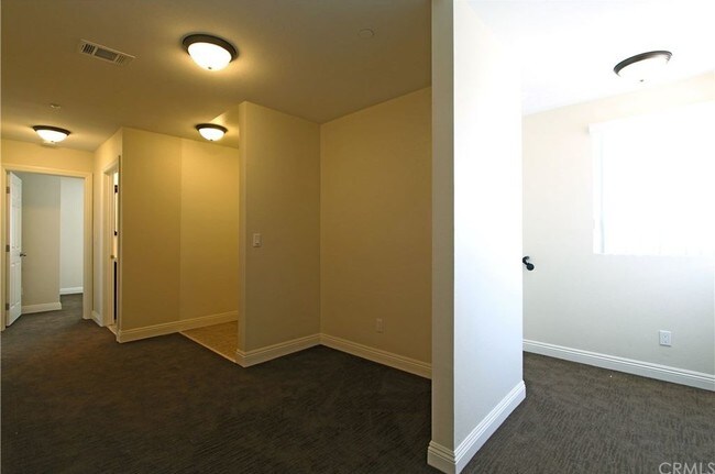 Building Photo - 343 E 37th St