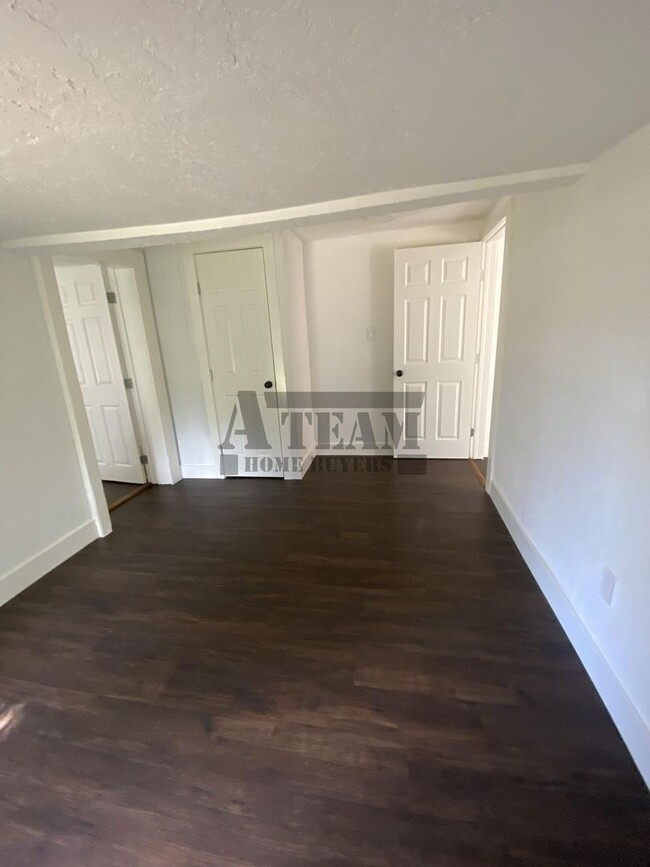 Building Photo - Charming 2 Bedroom 1 Bathroom home in Trin...