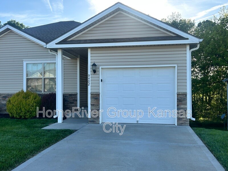 Building Photo - 9402 N Robinhood Ave