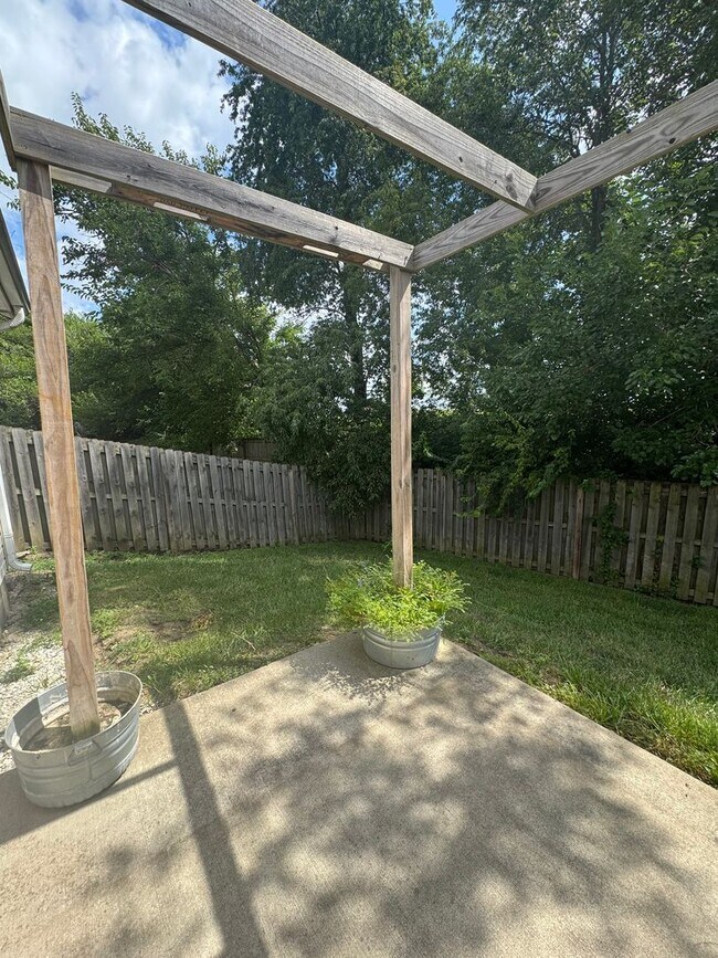 Building Photo - 3 Bedroom Single Family Home