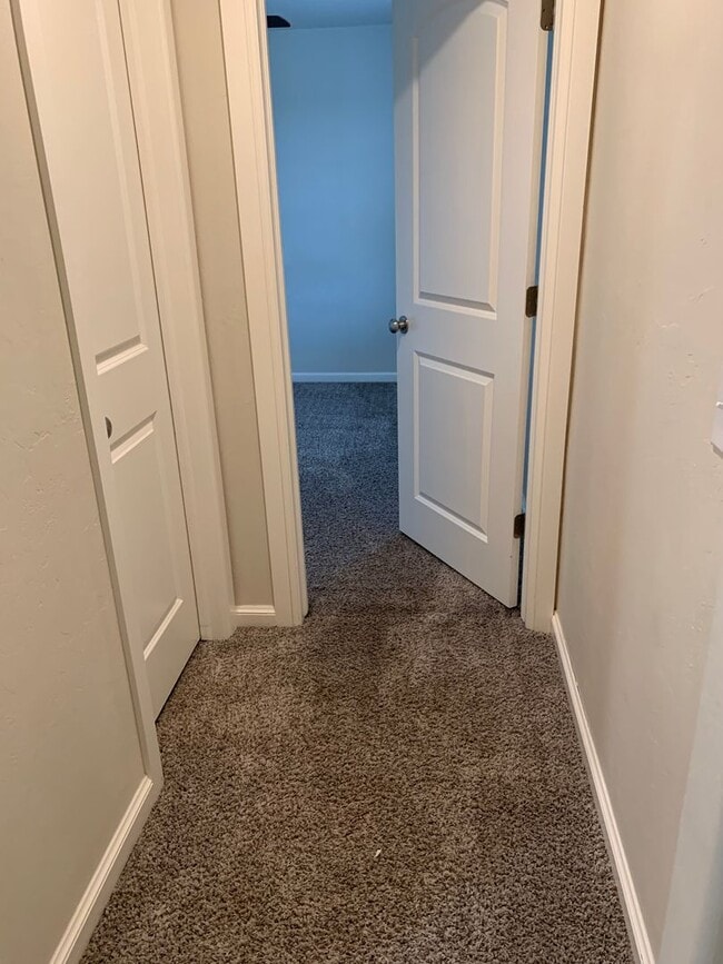 Building Photo - 3 bed, 2.5 bath home in the Enclave