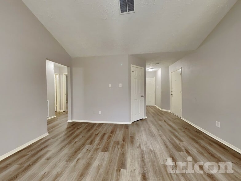 Building Photo - 7822 Breda Dr