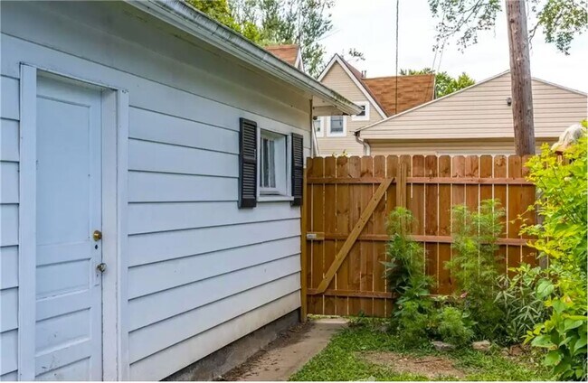 Building Photo - 1409 Carlisle Ave