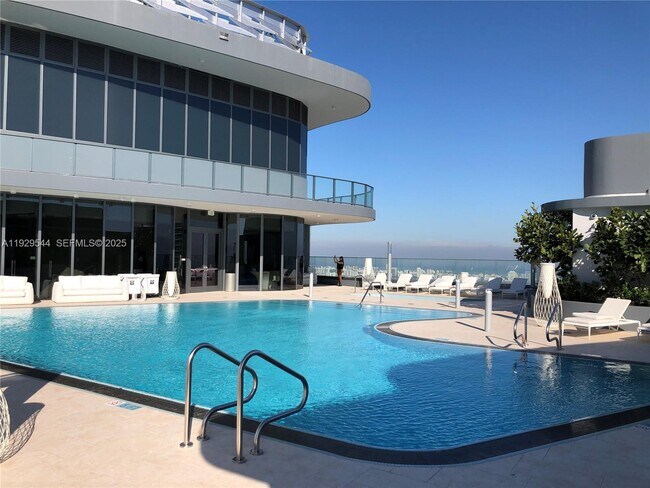 Building Photo - 1000 Brickell Plaza