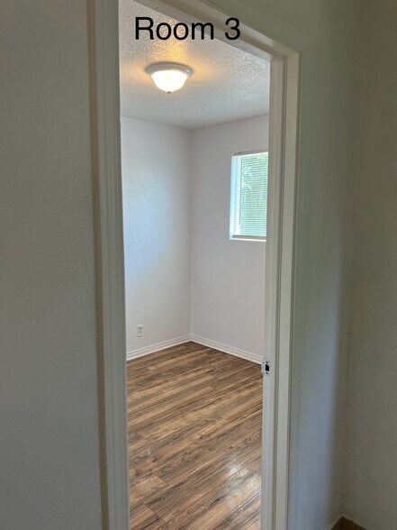 Building Photo - 873 w 300 s