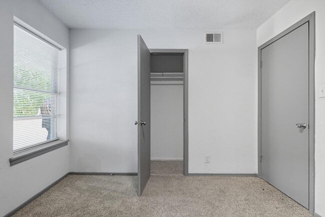 Building Photo - 6619 S Zunis Ave