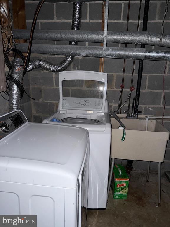 Building Photo - 9 Autumn Hill Way