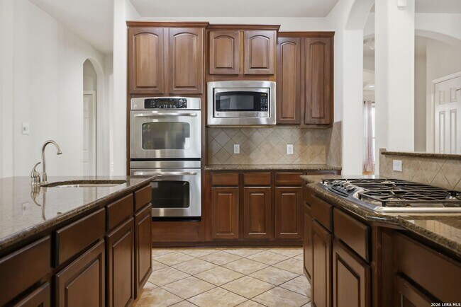 Building Photo - Spacious 5-Bedroom Home for Lease in Desirable Cibolo Location!