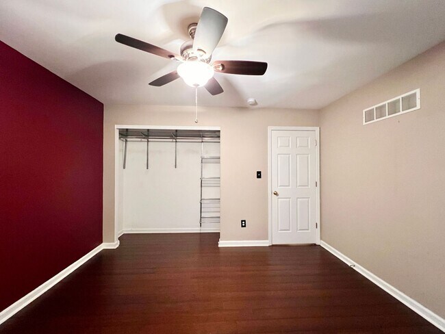 Building Photo - 6 Bed 4 Bath in West End