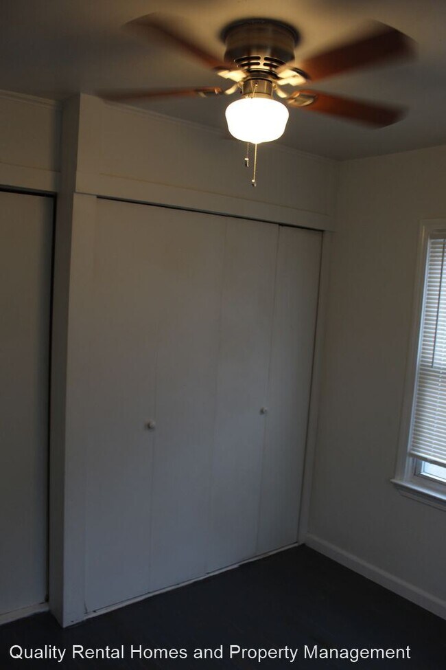 Building Photo - 2 br, 1 bath House - 1230 E Hemphill Rd