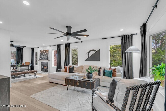 Building Photo - 17 Woods End Rd