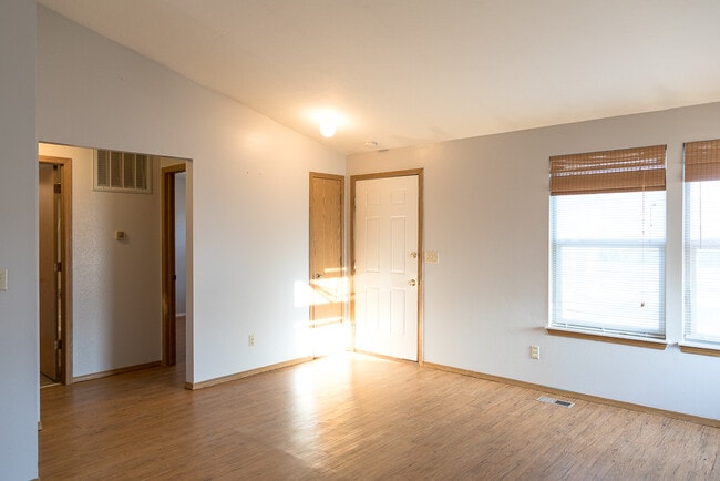 Building Photo - 1158 SW 14th Ave