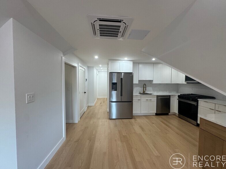 Building Photo - 12 Sewall Ave