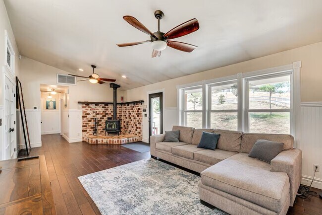 Building Photo - 4640 Motto Ln