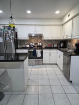 Building Photo - 810 Sandtree Dr