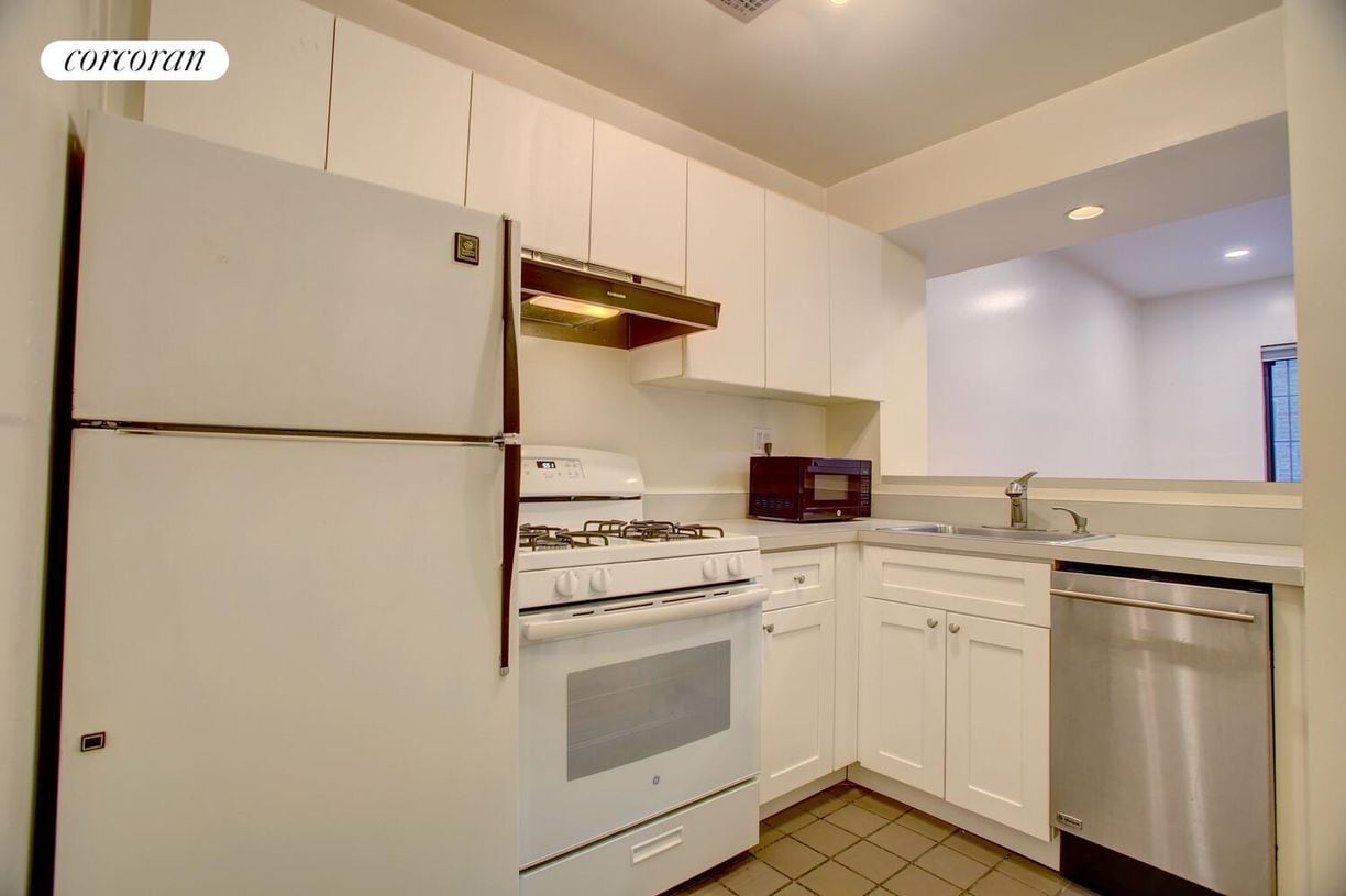 Building Photo - 423 Amsterdam Ave