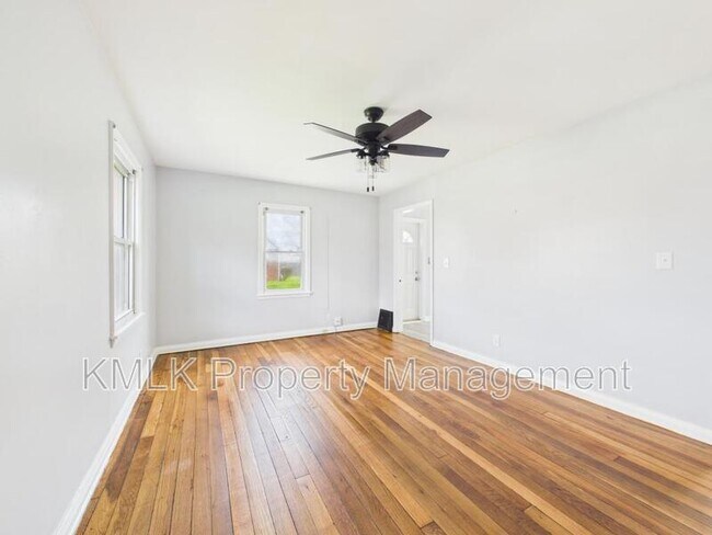 Building Photo - 1078 Lindsay Ave