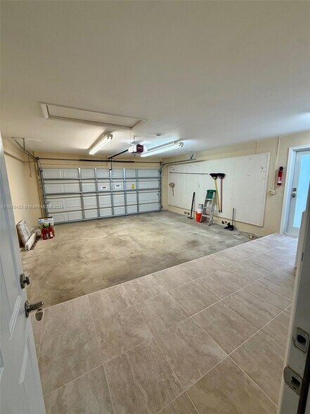 Building Photo - 11561 SW 51st Ct