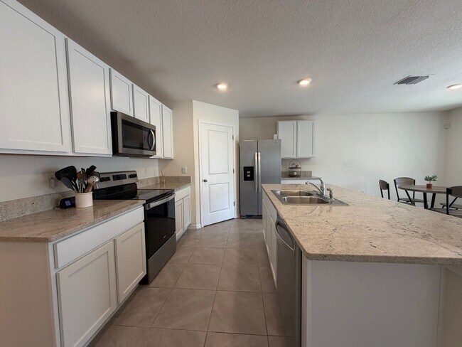 Building Photo - 4 Bed 2 Bath Home in Avalon Woods! FULLY FENCED YARD